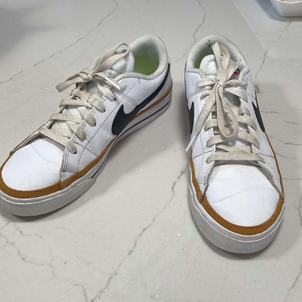 Nike Legacy Court Sneakers